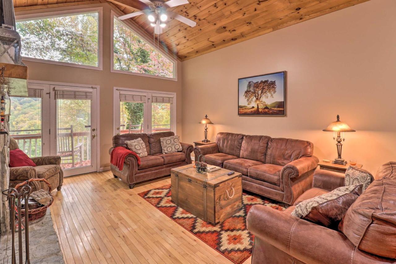 Rustic Red Cabin With Deck In Maggie Valley Club! Eksteriør bilde