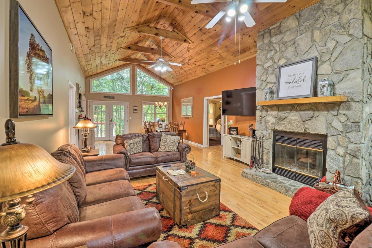 Rustic Red Cabin With Deck In Maggie Valley Club! Eksteriør bilde